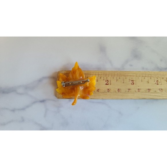 Vintage AVON Amber Marbled Lucite Maple Leaf Brooch Pin Clear Rhinestone - Picture 9 of 10